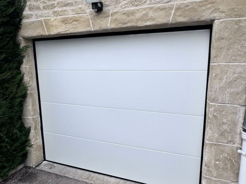 Porte de garage à Breuil-le-Sec - photo 1